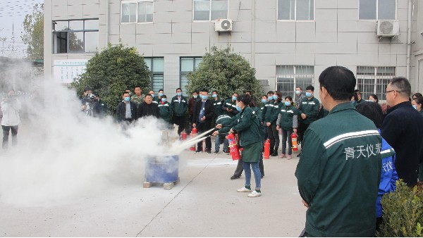 青天儀表加強安全意識，全體員工進行消防演練